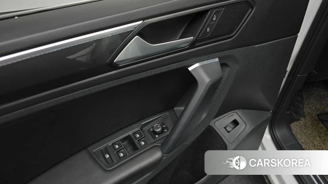 Volkswagen Tiguan second Generation 2020 Белый из Кореи, фото 6