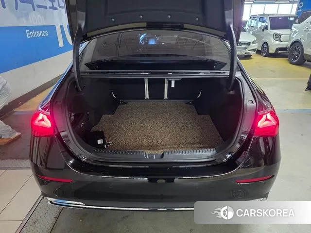 Mercedes-Benz E-Class W214 2024 Черный из Кореи, фото 6