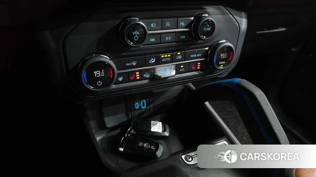 Ford Bronco 6th Generation 2023 Небесно-голубой из Кореи, фото 6