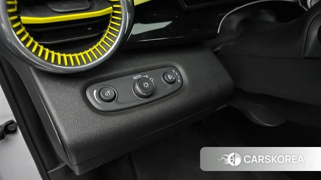 Chevrolet (GM Daewoo) Trax Crossover 2023 Белый из Кореи, фото 6