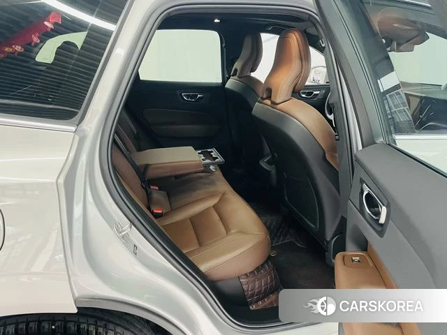 Volvo XC60 2024 Серебристо-серый из Китая, фото 6