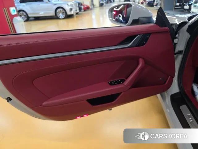 Porsche 911(992) 2024 Серебристо-серый из Кореи, фото 6