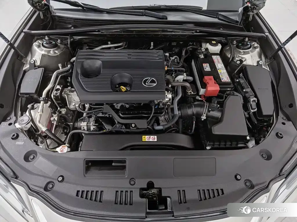 Lexus ES 2024 Silver/gray из Китая, фото 6