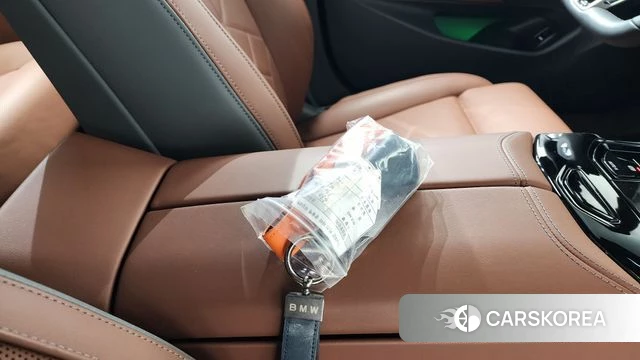 BMW 5 Series (G60) 2025 Цвет галактики из Кореи, фото 6