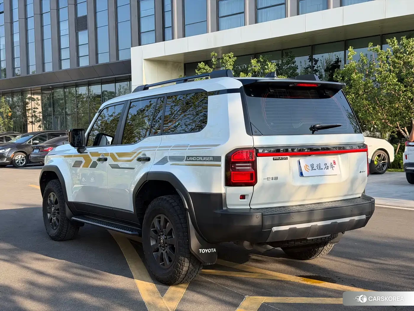 Toyota Land Cruiser 2026 Белый из Китая, фото 6