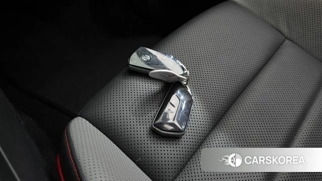 Volkswagen Golf 8th Generation 2022 Белый из Кореи, фото 6