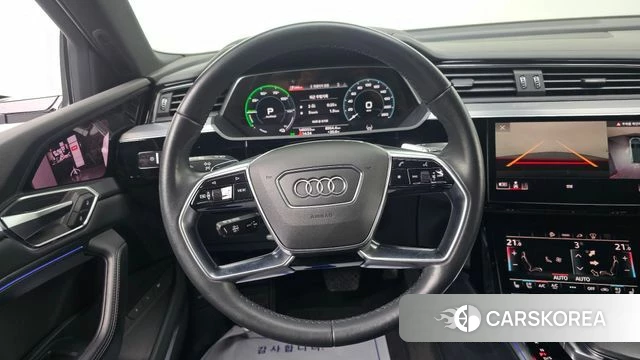 Audi e-Tron 2021 Белый из Кореи, фото 6