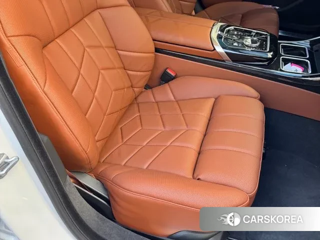 BMW 7 Series (G70) 2024 Белый из Кореи, фото 6