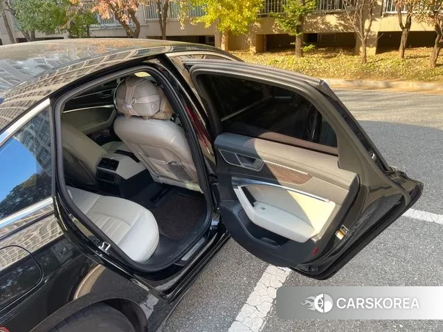 Audi A6 (C8) 2023 Черный из Кореи, фото 6