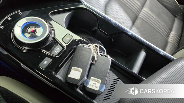 Kia EV6 2024 Серебристо-серый из Кореи, фото 6