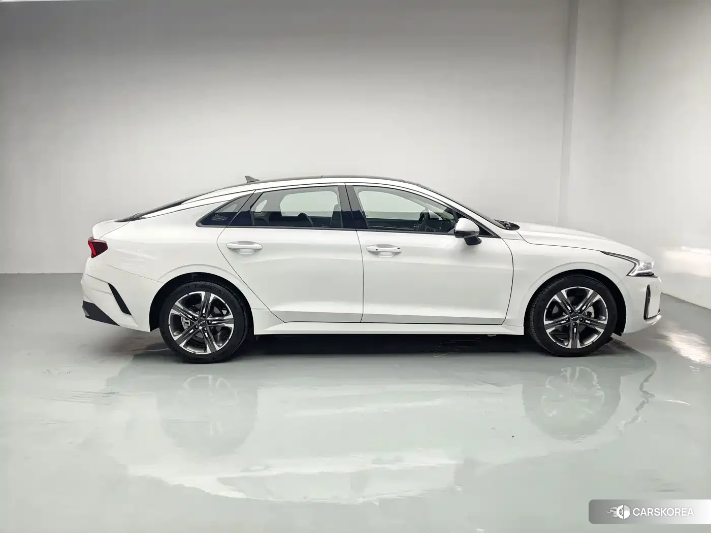 Kia K5 2025 Белый из Китая, фото 6
