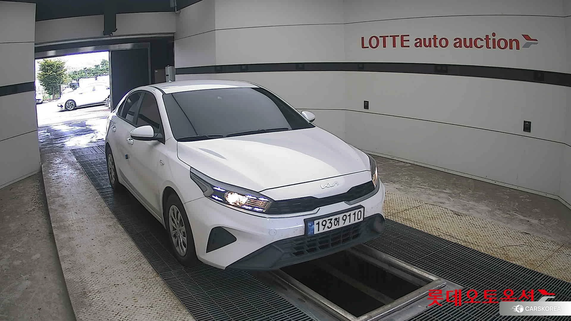 Kia K3 2023 Snow White Pearl (optional) из Кореи, фото 6