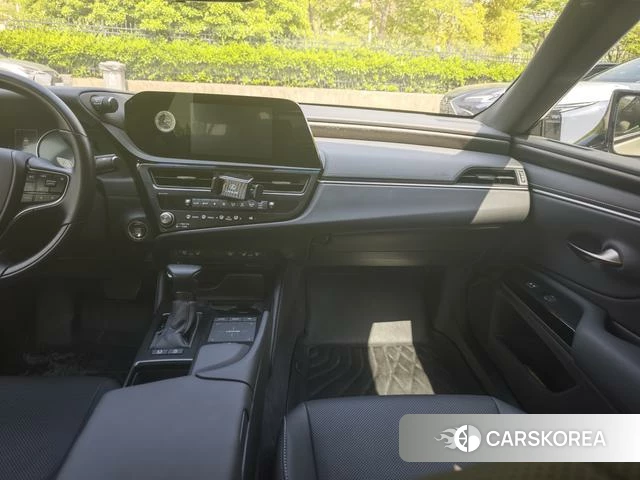 Lexus ES 2022 Серебристо-серый из Китая, фото 6