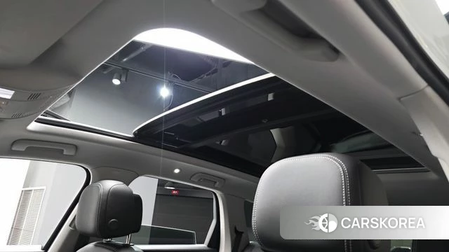 Volkswagen Touareg 3rd generation 2023 Белый из Кореи, фото 6