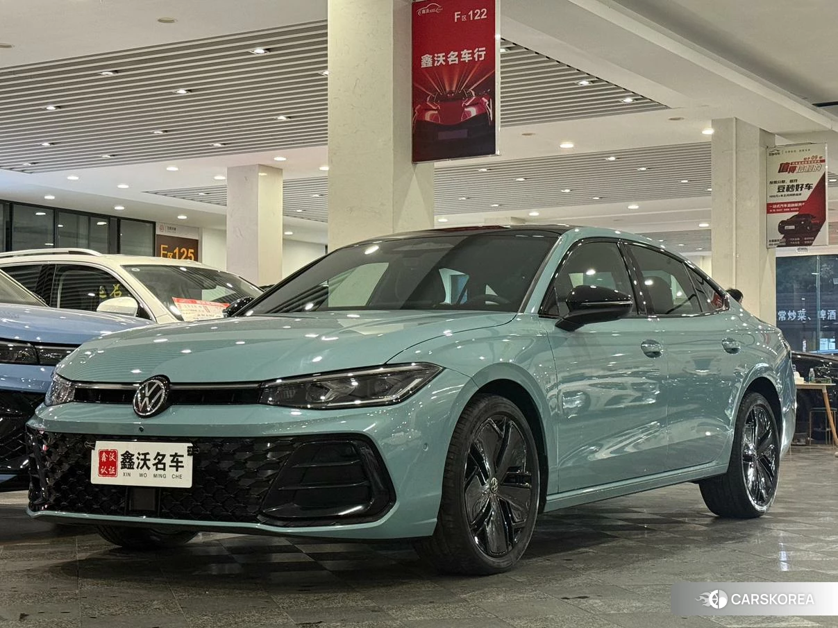 Volkswagen Passat 2024 Синий из Китая, фото 6