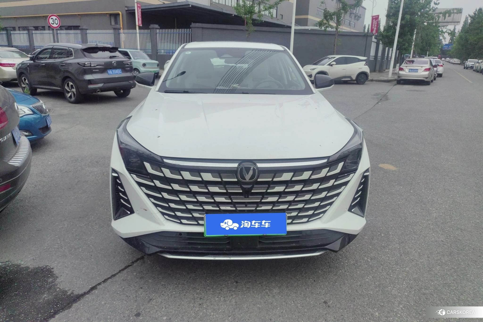Chang'an UNI-Z PHEV 2024 Белый из Китая, фото 6
