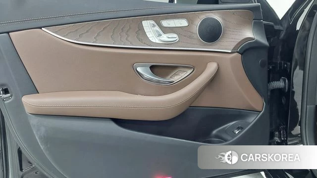 Mercedes-Benz E-Class W213 2023 Черный из Кореи, фото 6
