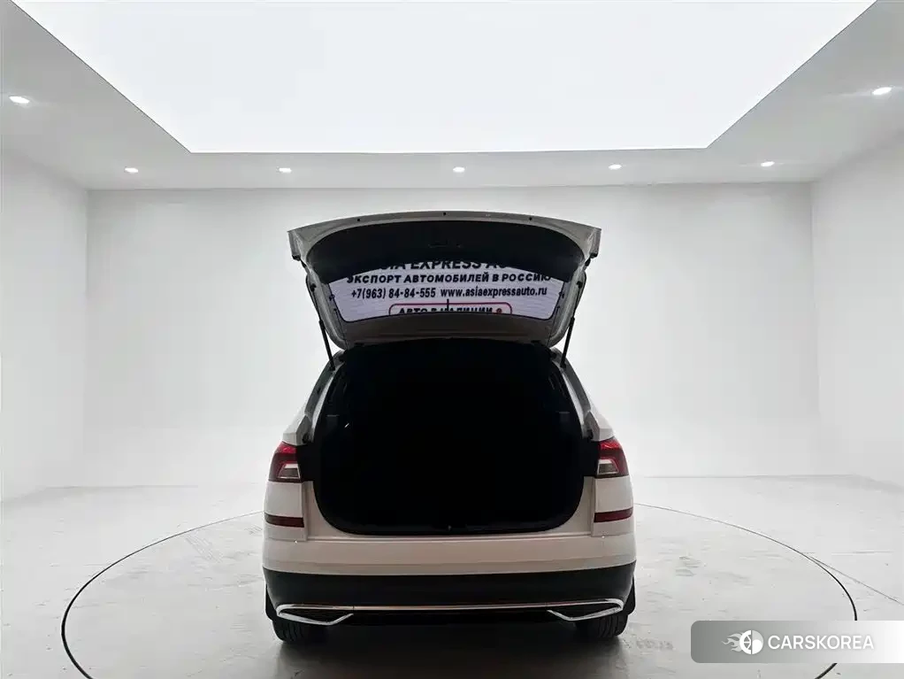 Skoda Komick 2022 Белый из Китая, фото 6