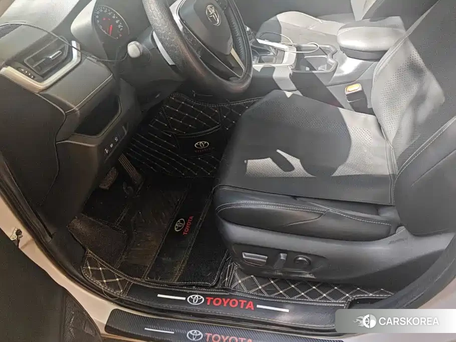 Toyota Wildlander 2023 Silver/gray из Китая, фото 6