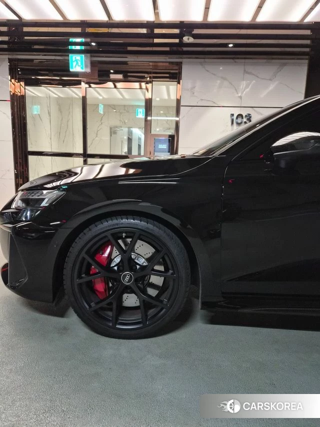 Audi RS3 (8Y) 2026 Черный из Кореи, фото 6