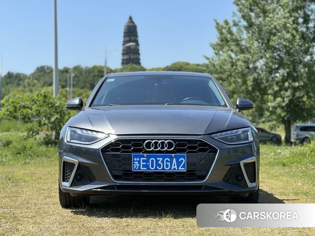 Audi A4L 2021 Темно-серый из Китая, фото 6