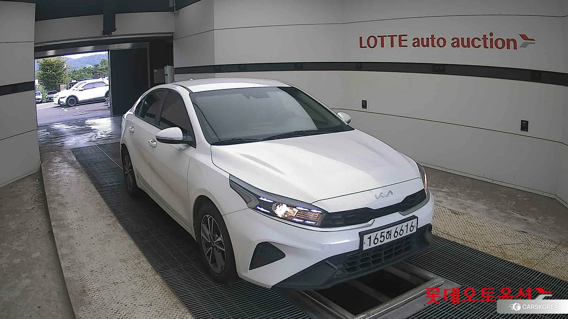 Kia K3 2022 Snow White Pearl из Кореи, фото 6