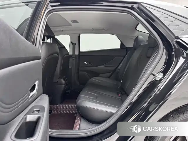 Hyundai Elantra 2024 Черный из Китая, фото 6