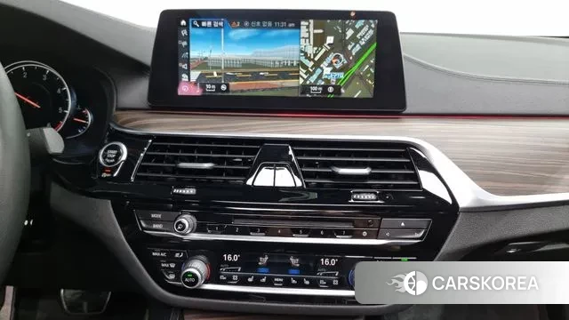 BMW 5 Series (G30) 2018 Белый из Кореи, фото 6