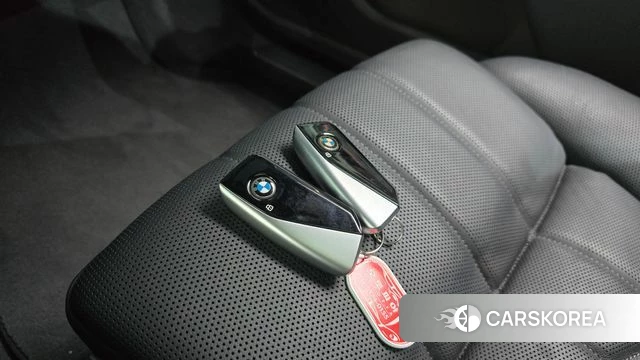 BMW 7 Series (G70) 2023 Серебристо-серый из Кореи, фото 6