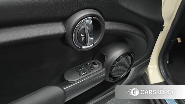 Mini Cooper 2018 Жемчужный цвет из Кореи, фото 6