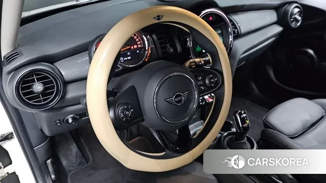 Mini Cooper 2021 Жемчужный цвет из Кореи, фото 6