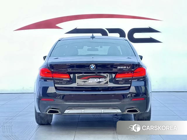 BMW 5 series 2022 Черный из Китая, фото 6
