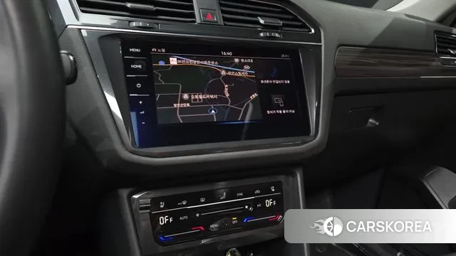 Volkswagen Tiguan Allspace 2023 Белый из Кореи, фото 6