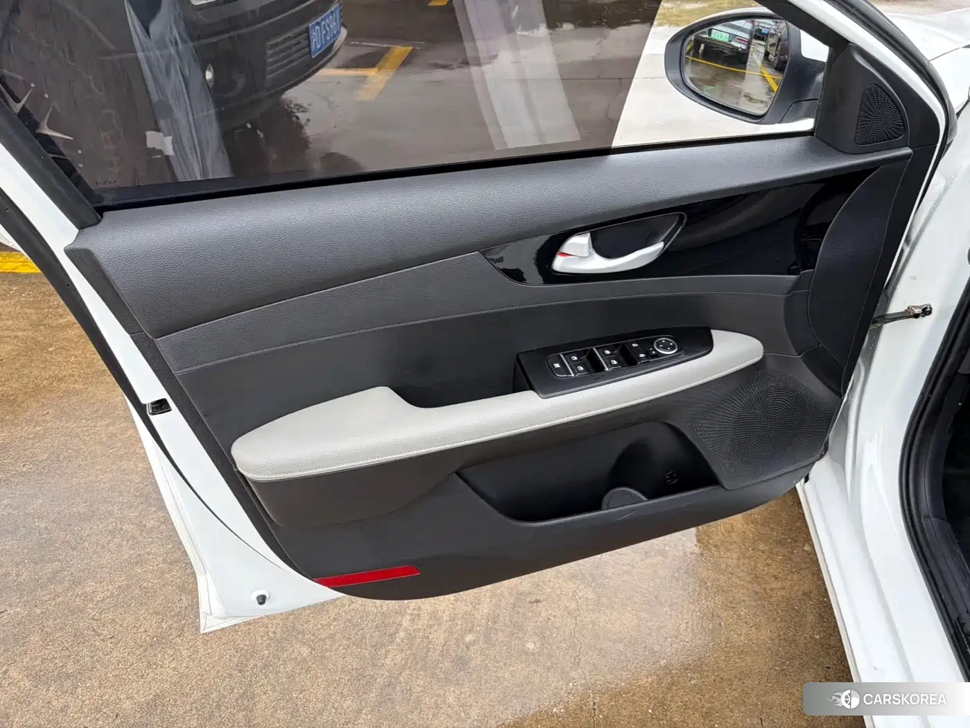 Kia K3 2023 Белый из Китая, фото 6