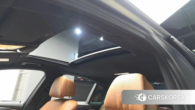 BMW 5 Series (G30) 2022 Серебристо-серый из Кореи, фото 6