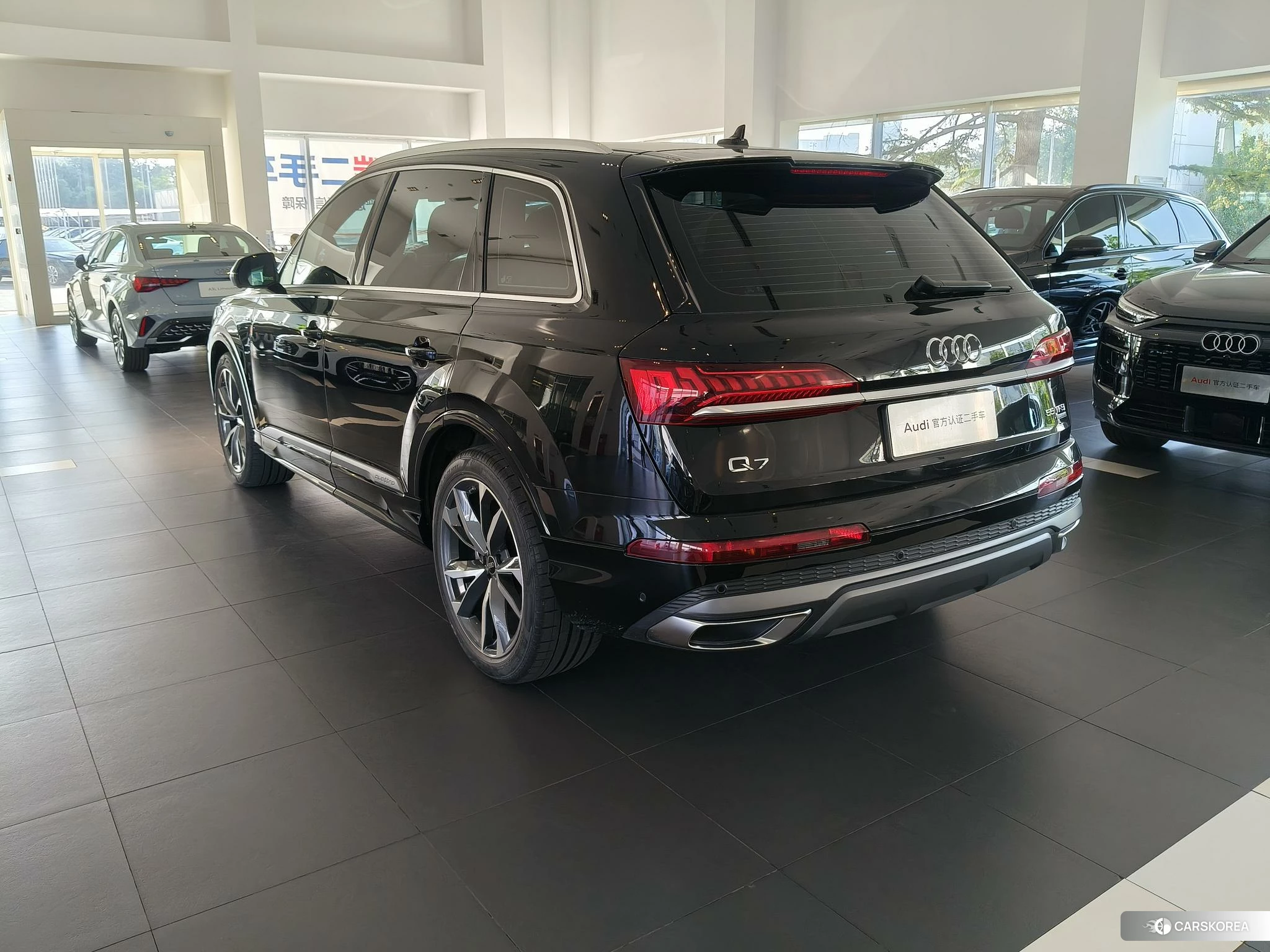 Audi Q7 2022 Черный из Китая, фото 6