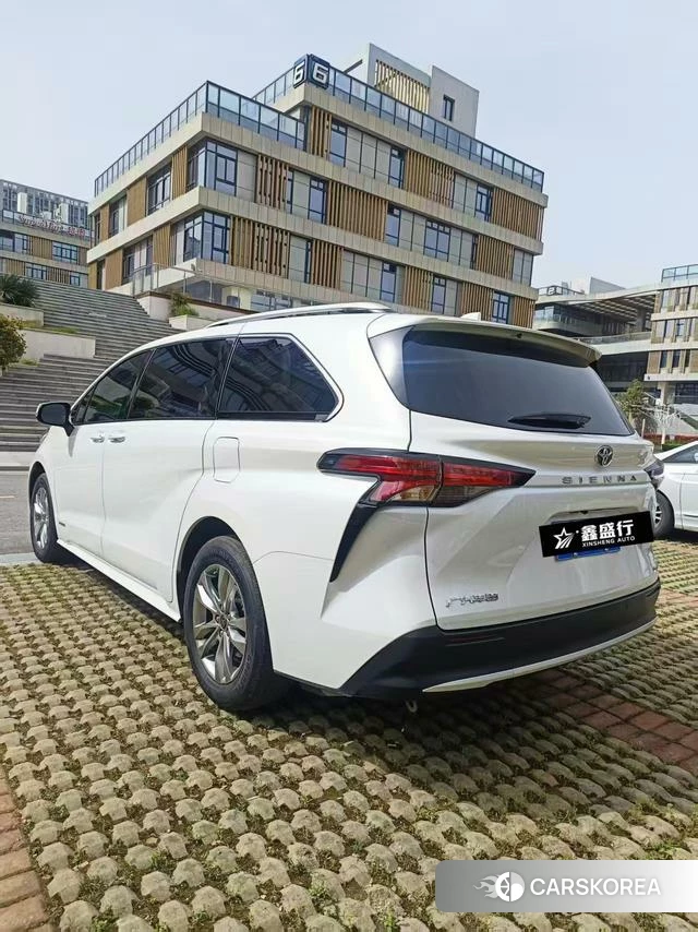 Toyota Saina 2024 Белый из Китая, фото 6