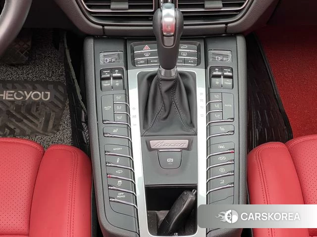 Porsche Macan 2021 Темно-серый из Китая, фото 6