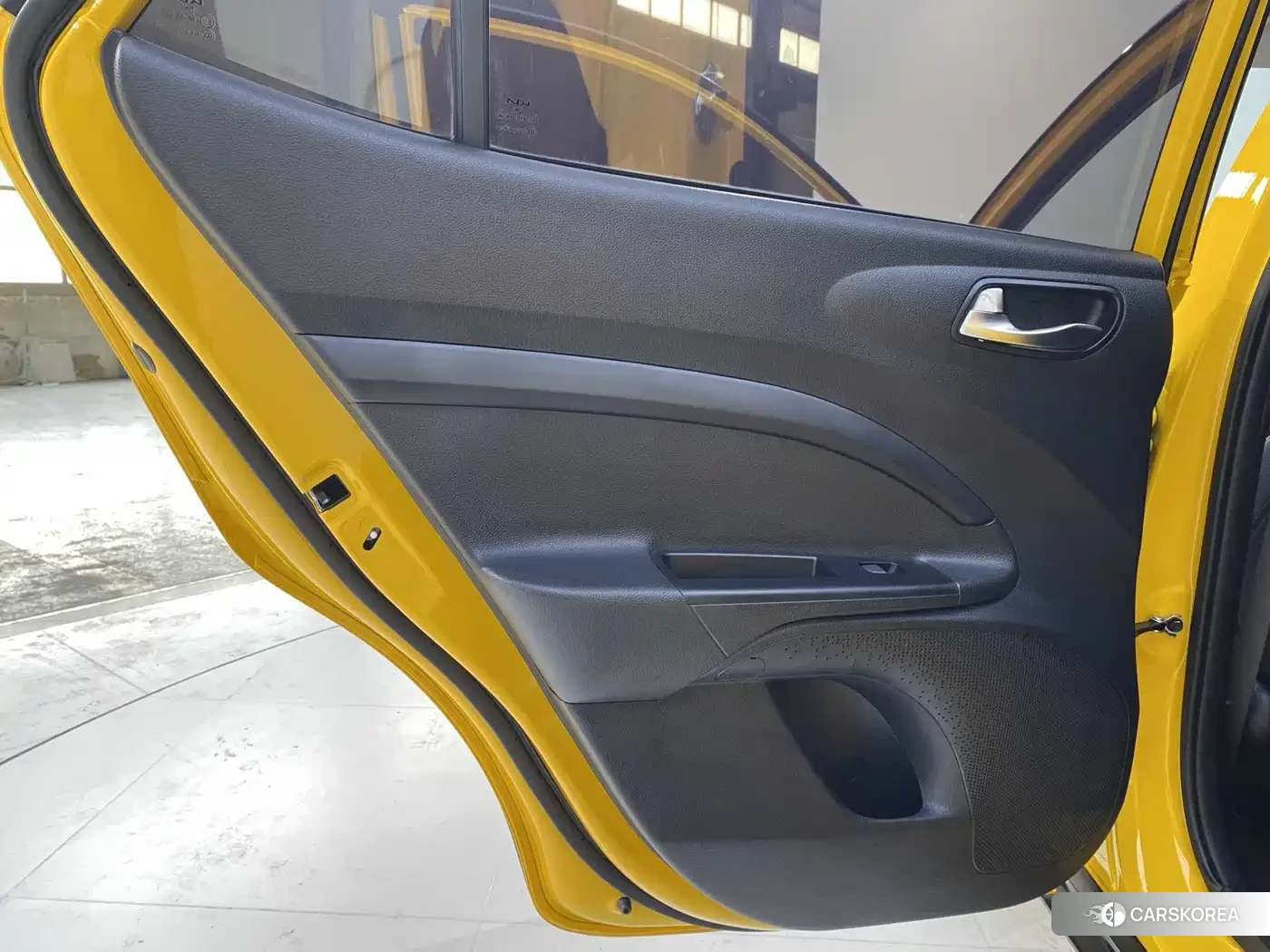 Kia KX1 2023 Yellow/orange из Китая, фото 6