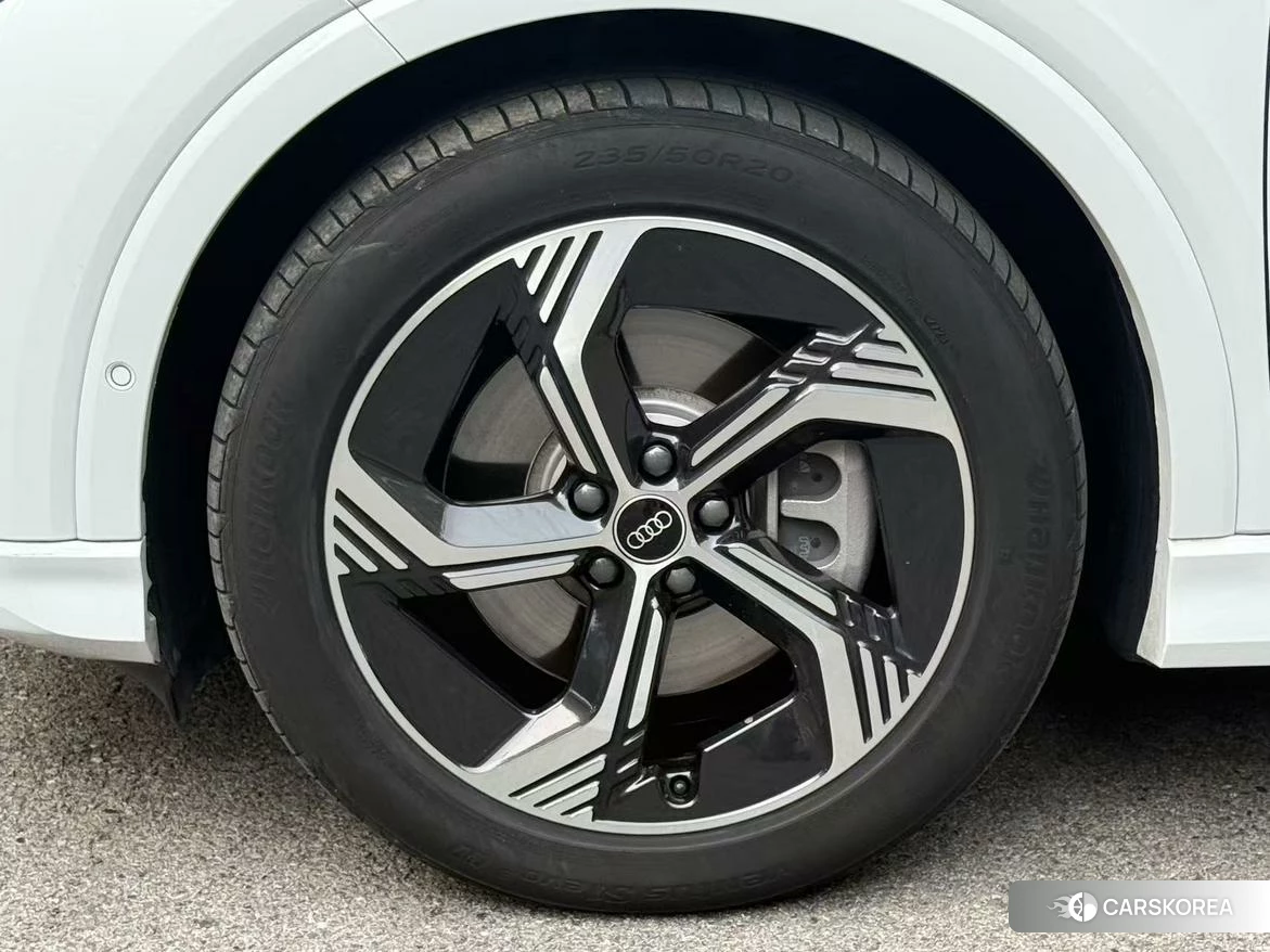 Audi Q4 e-tron 2023 Белый из Китая, фото 6