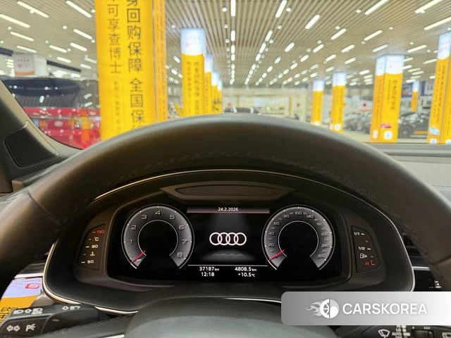 Audi Q7 2023 Черный из Китая, фото 6