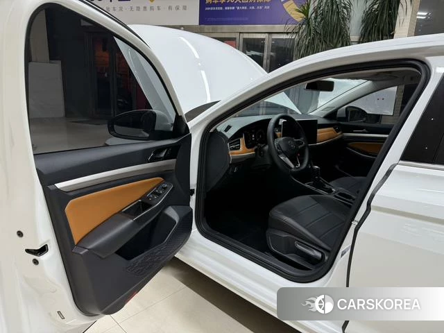 Volkswagen Bora 2022 Белый из Китая, фото 6