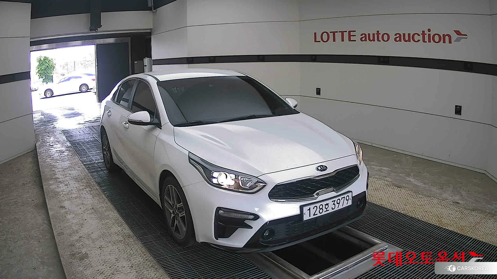 Kia K3 2020 Snow White Pearl из Кореи, фото 6
