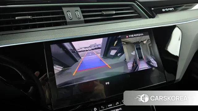 Audi e-Tron 2023 Серый из Кореи, фото 6