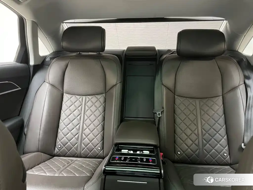 Audi A8 2021 Черный из Китая, фото 6