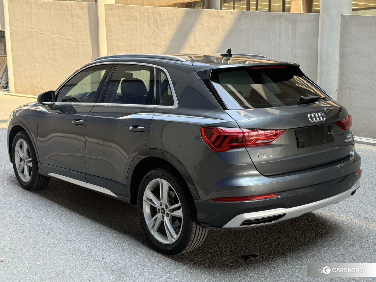 Audi Q3 2021 Темно-серый из Китая, фото 6
