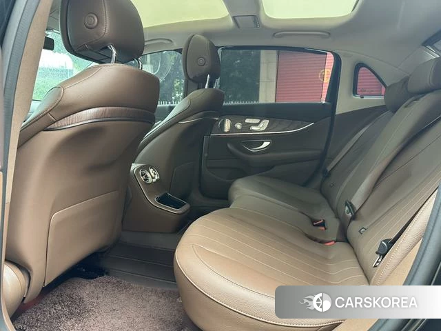 Mercedes-Benz E-class 2023 Черный из Китая, фото 6
