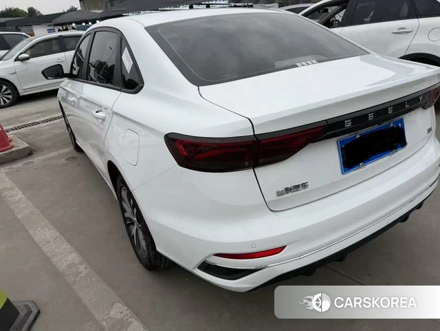 Geely Automobile Emgrand 2023 Белый из Китая, фото 6