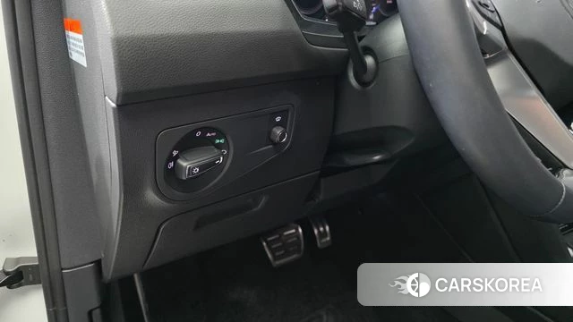 Volkswagen Tiguan Allspace 2023 Белый из Кореи, фото 6
