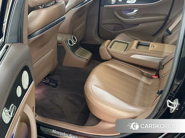 Mercedes-Benz E-class 2022 Черный из Китая, фото 6